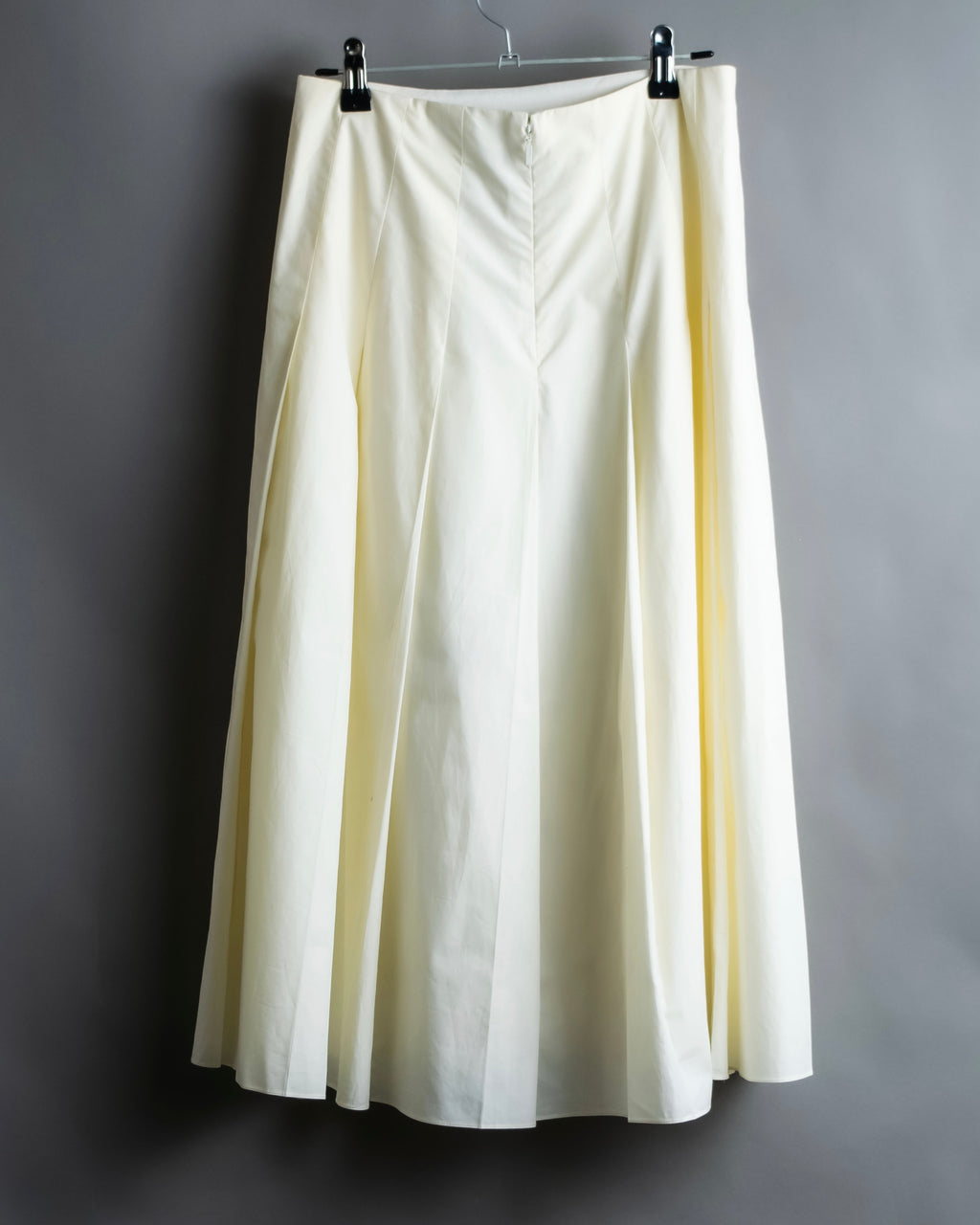 "FENDI" hole pattern and tack designed skirt