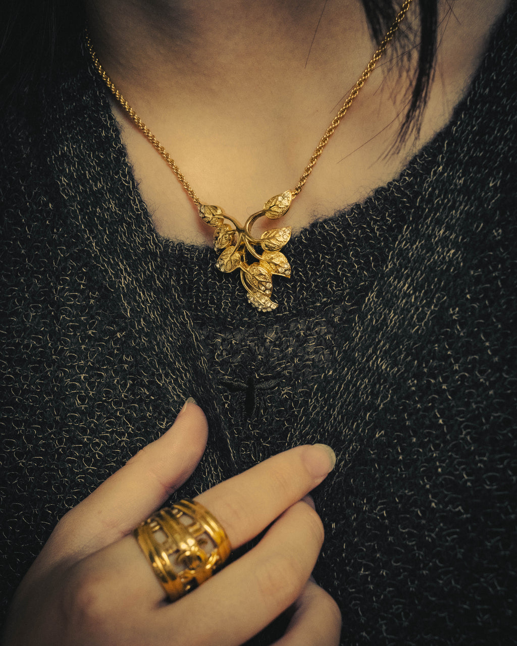 -SPECIAL- “Christian Dior” 80’s-90’s Vintage botanical leaf rhinestone pendant necklace