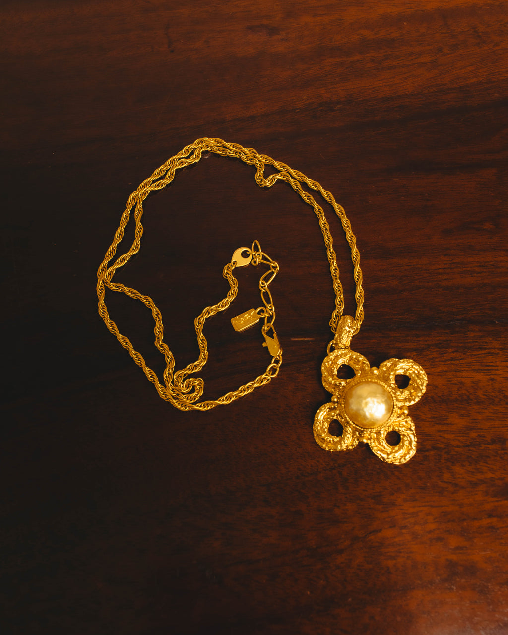 -SPECIAL- "YVES SAINT LAURENT" 80's-90's Baroque pearl textured gold pendant necklace