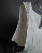 "PLEATS PLEASE ISSEY MIYAKE" Off-white tank top