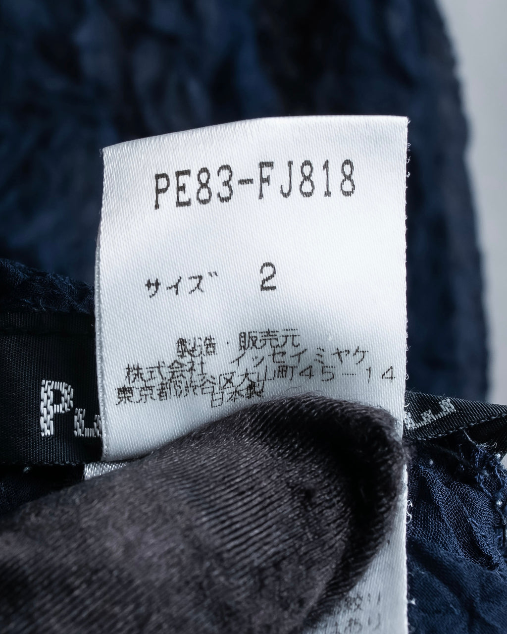 "ISSEY MIYAKE PERMANENTE"
Washed high neck sheer pullover