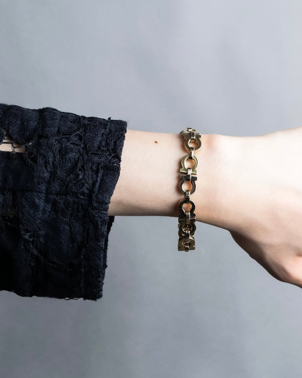 "Ferragamo" Gancini motif gold color bracelet