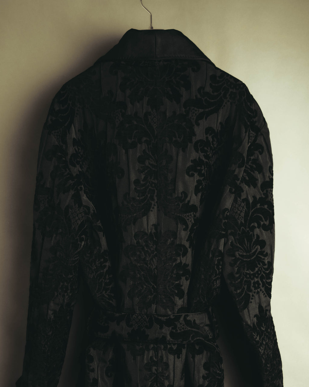 “DOLCE&GABBANA” Late 2010’s-early 2020’s Baroque jacquard belted robe coat
