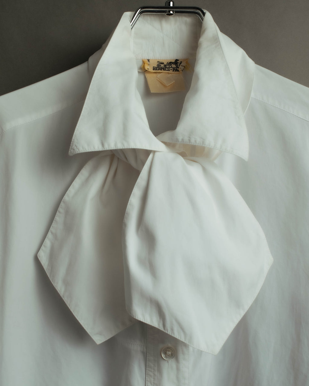"Hermès" 70's-80's Elegant scarf collar shirt