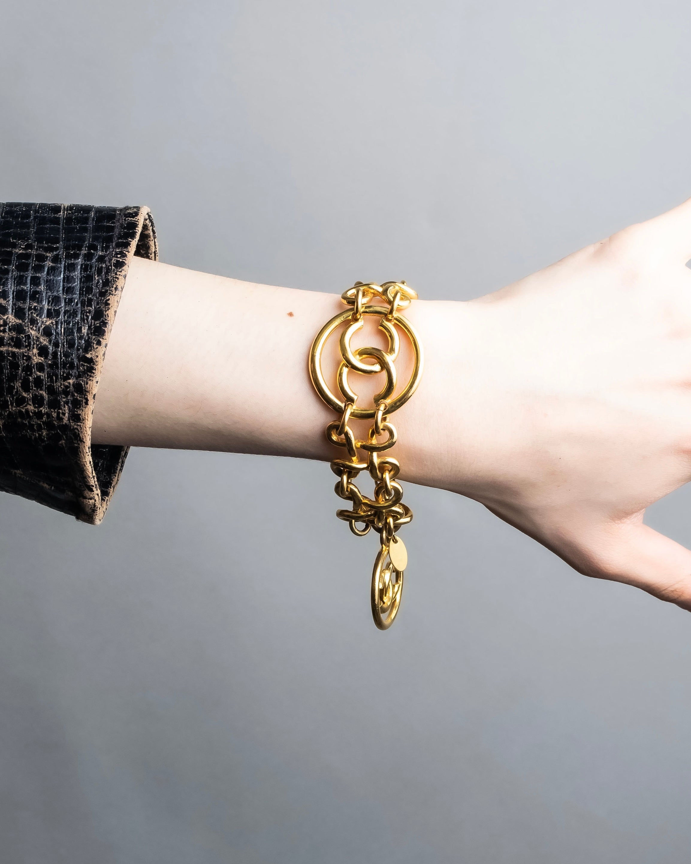 "1993's CHANEL" Coco mark motif gold bracelet