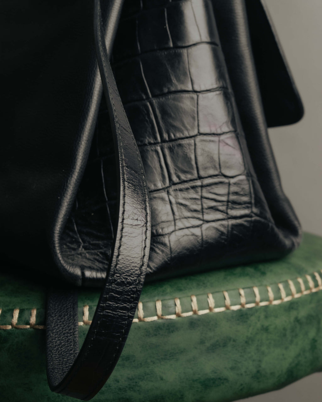 -SPECIAL- “BALENCIAGA” 2013-17 Le dix mixed leather shoulder bag