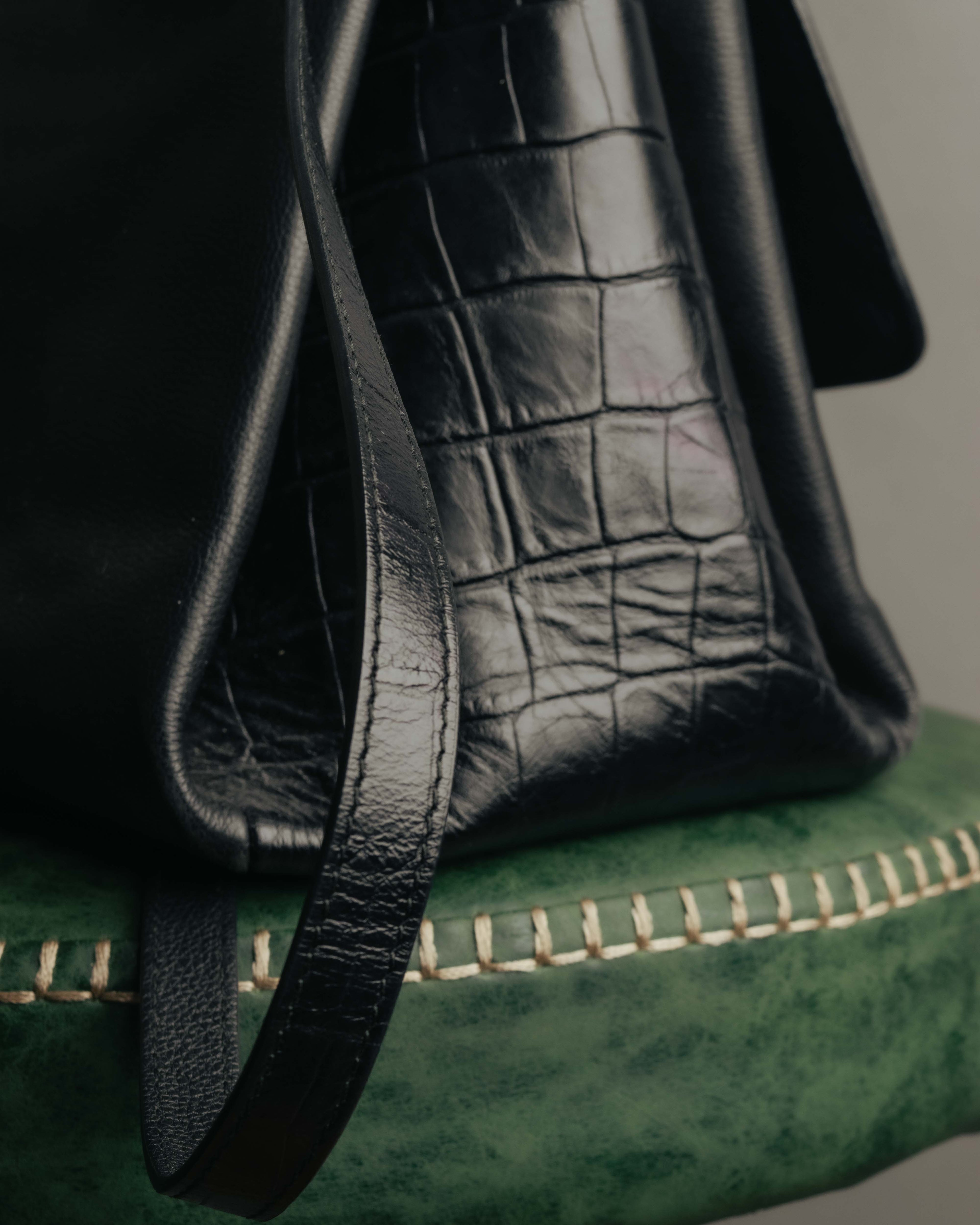 -SPECIAL- “BALENCIAGA” 2013-17 Le dix mixed leather shoulder bag
