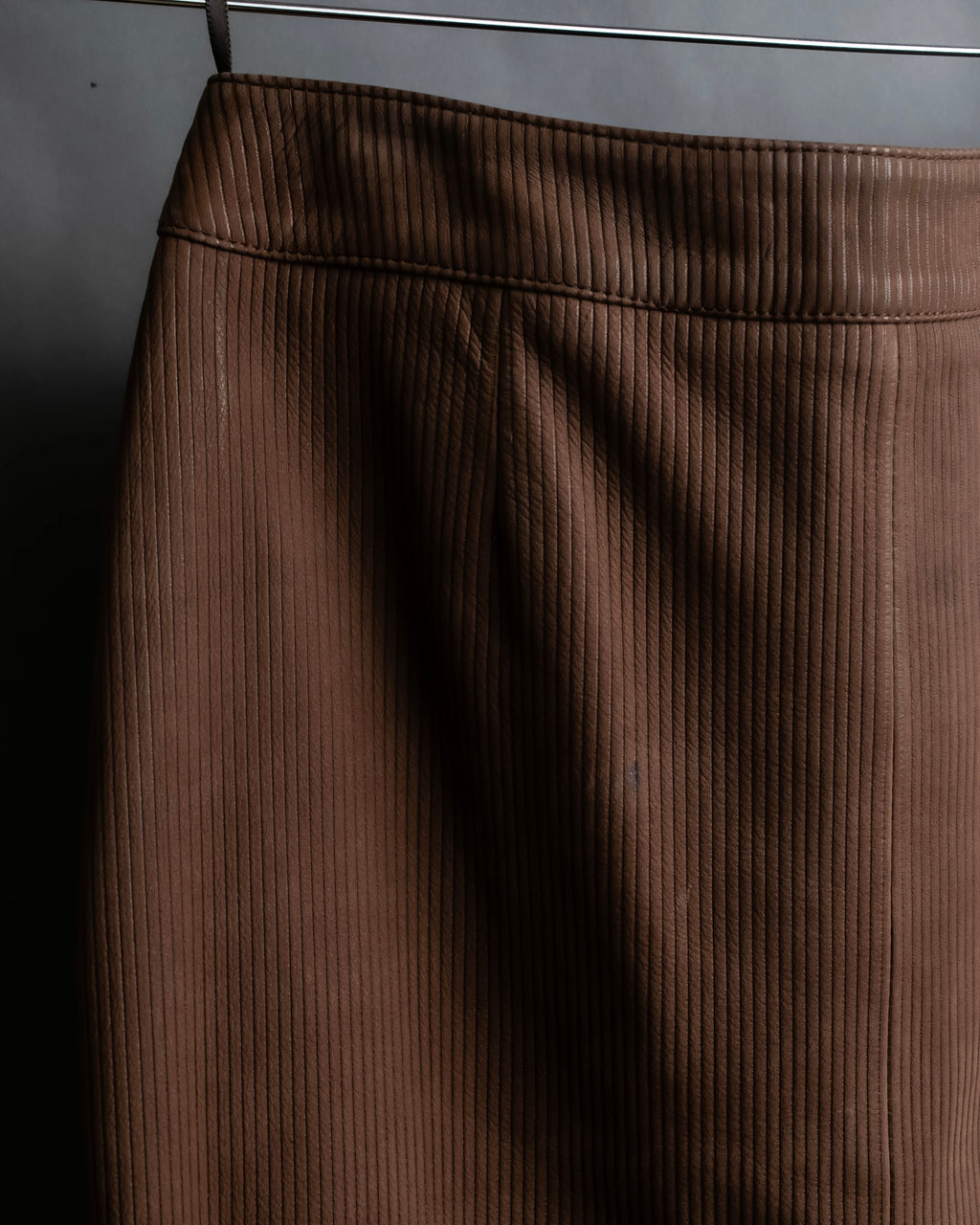 "LOEWE" Three-dimensional ribbed lamb leather set up