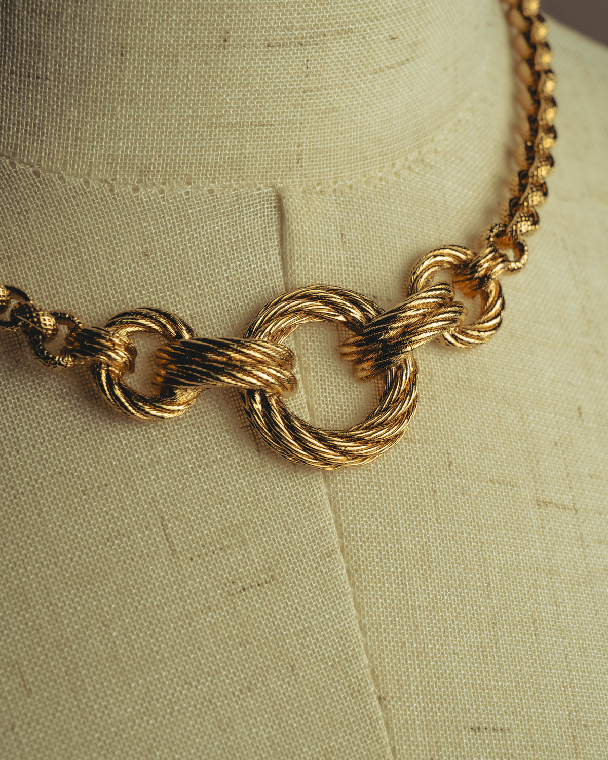 -SPECIAL- “Christian Dior” 70’s-80’s Textured triple ring link necklace