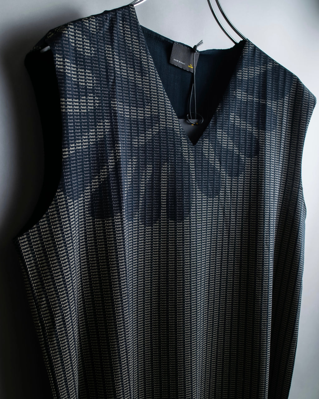 "FENDI" Logo print V-neck sleeveless top