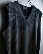 "FENDI" Logo print V-neck sleeveless top