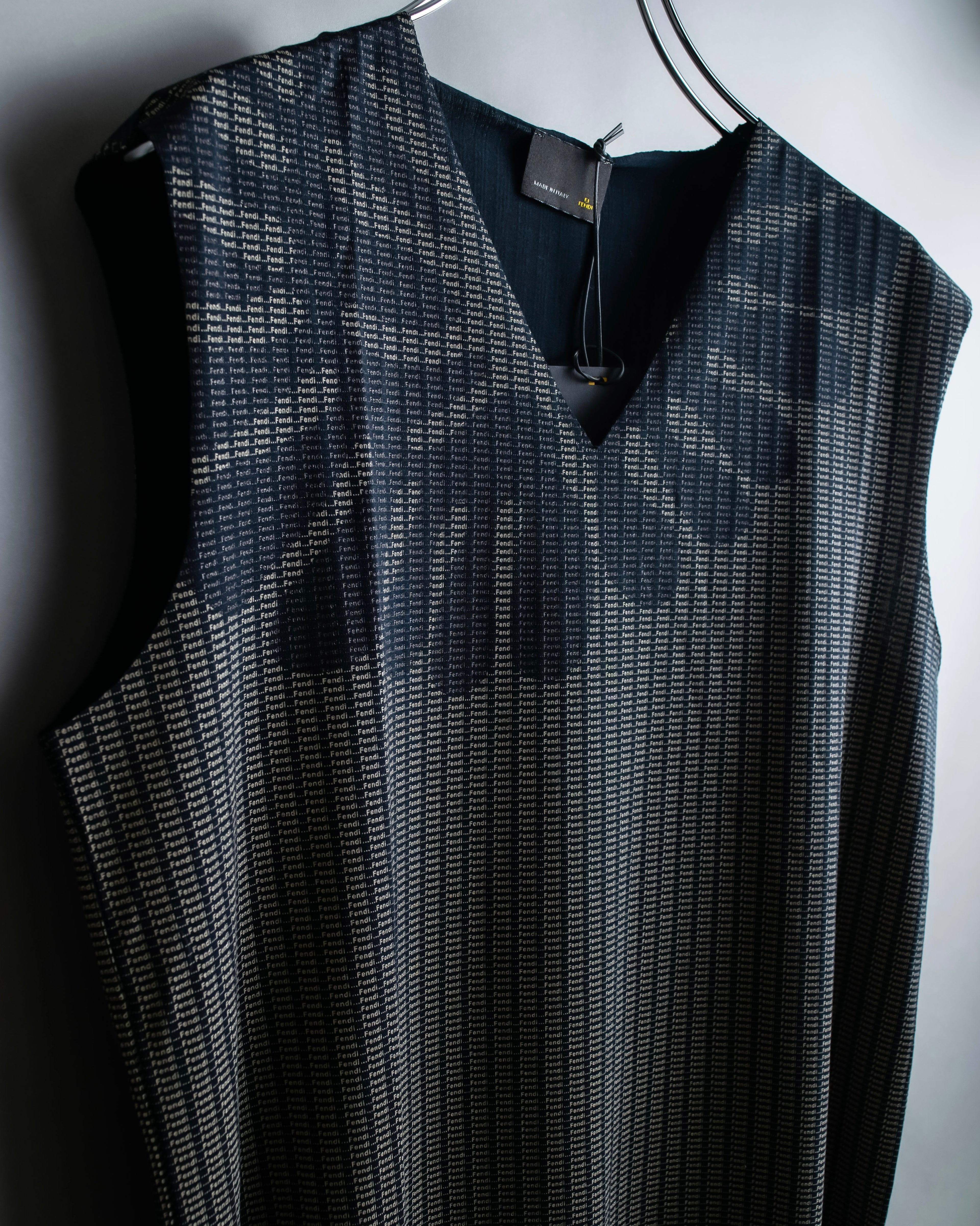 "FENDI" Logo print V-neck sleeveless top