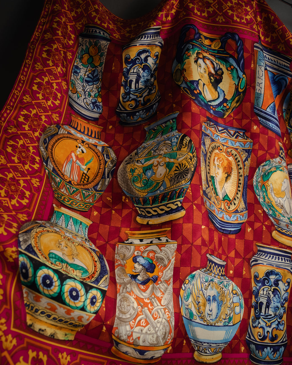 “GUCCI” 2016–2020 Ceramic motif silk foulard scarf