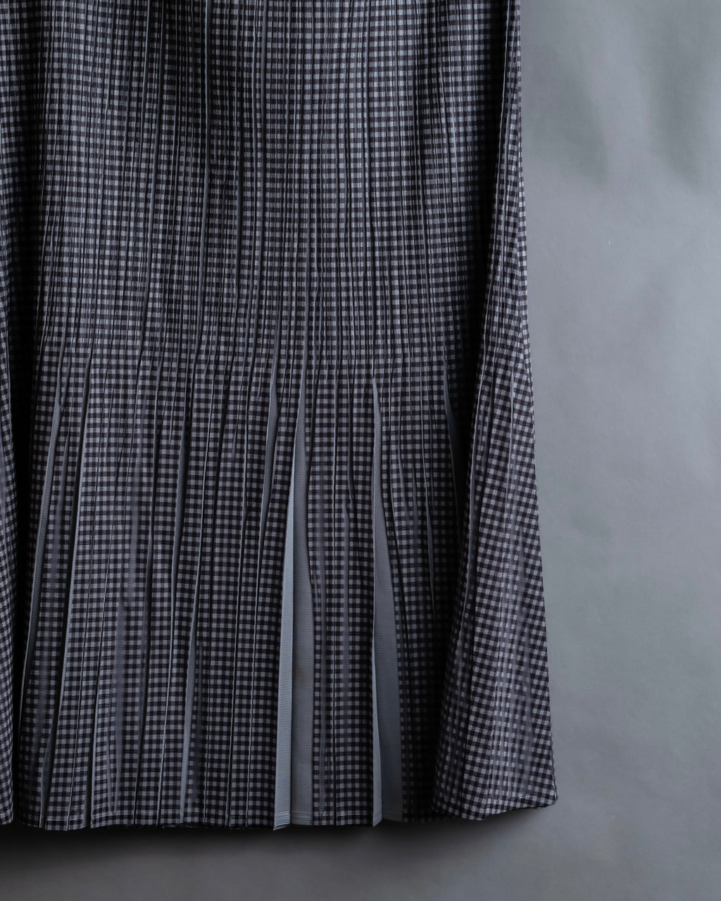 "PLEATS PLEASE ISSEY MIYAKE"
Gingham check sheer combination pleated skirt