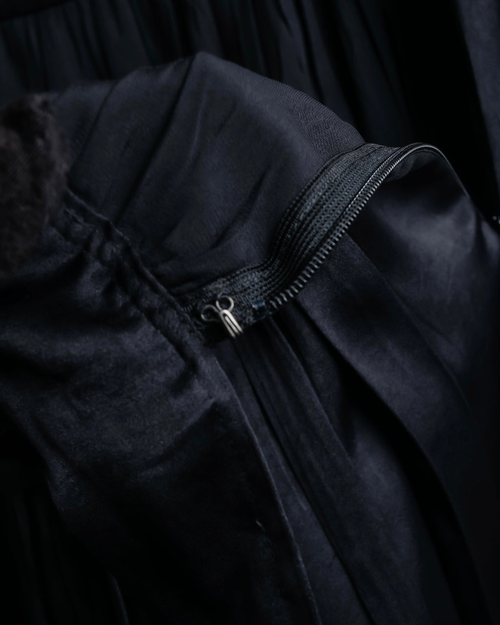 "ISSEY MIYAKE" Ribbon belt design pleats skirt