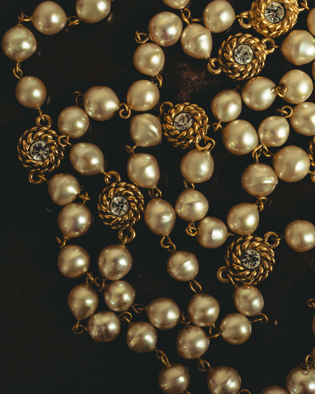 -SPECIAL- "CHANEL" 90's Pearl and crystal embellished long necklace