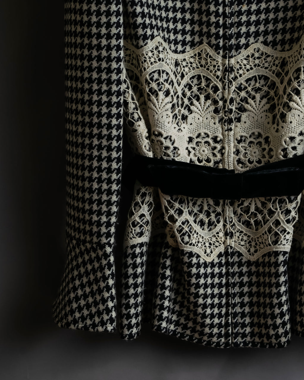 "Valentino Garavani" Houndstooth pattern lace velvet design set up
