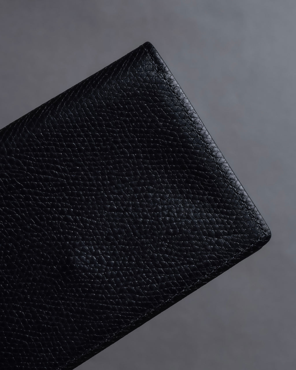 "Tiffany&Co" Logo engraved grained leather card holder