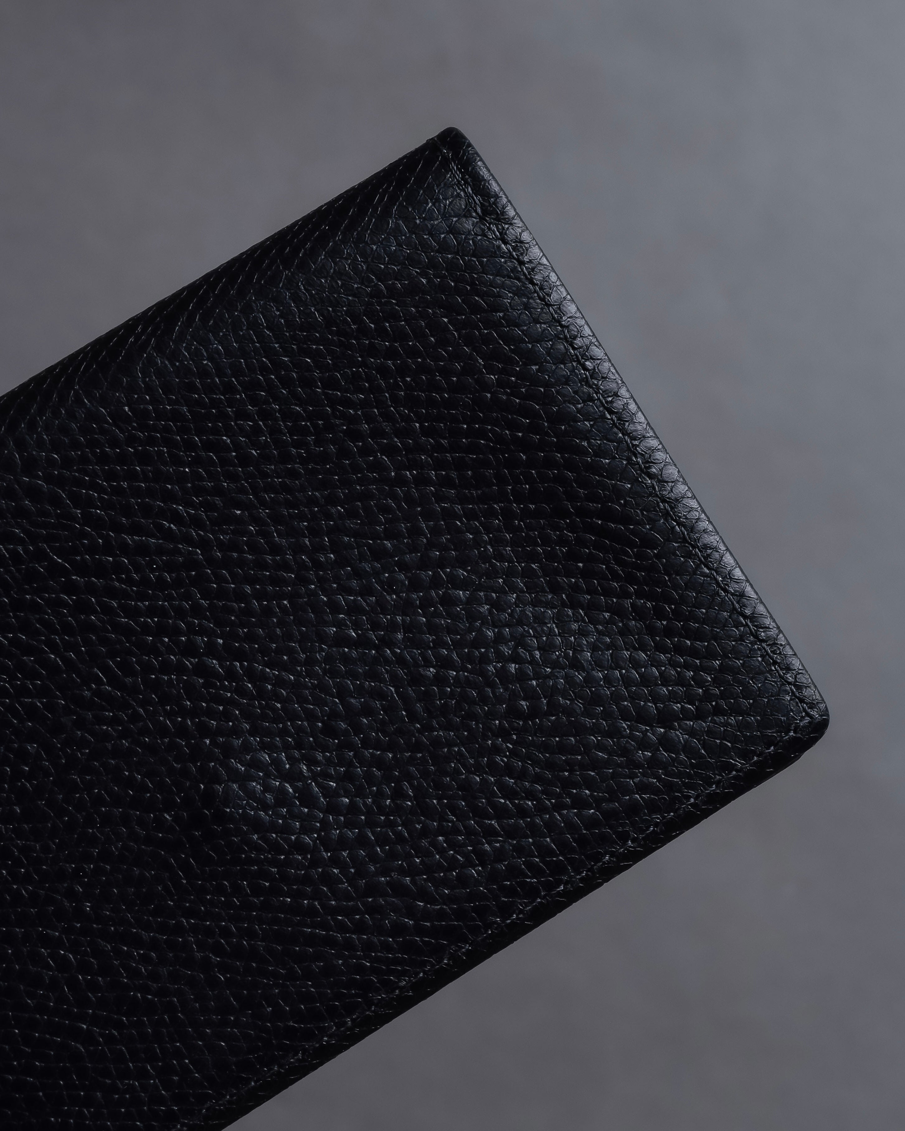 "Tiffany&Co" Logo engraved grained leather card holder