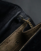 “VALENTINO” 80’s-90’s Embossed V logo chain clutch bag