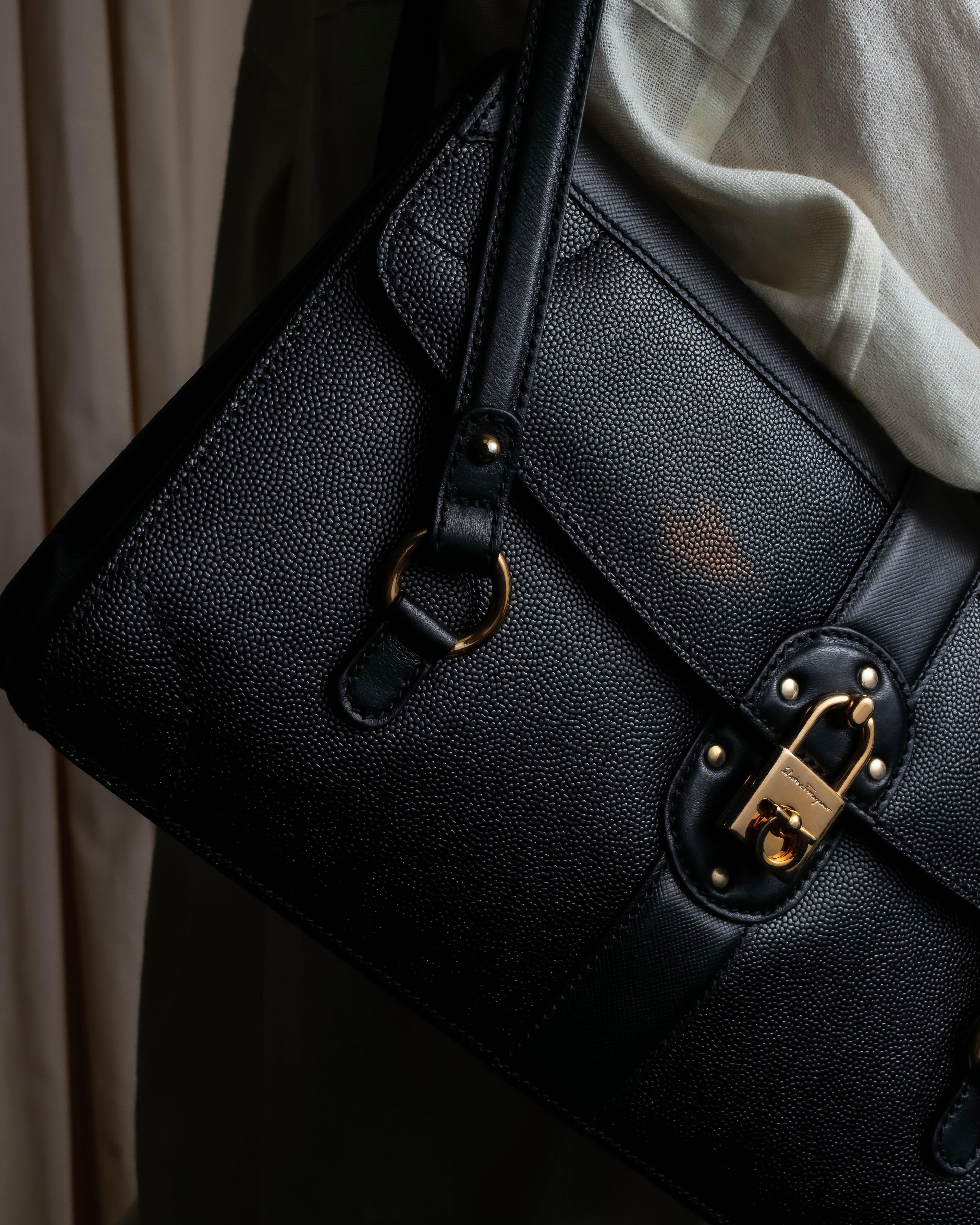 "Salvatore Ferragamo" Key-shaped Gancini motif design leather bag