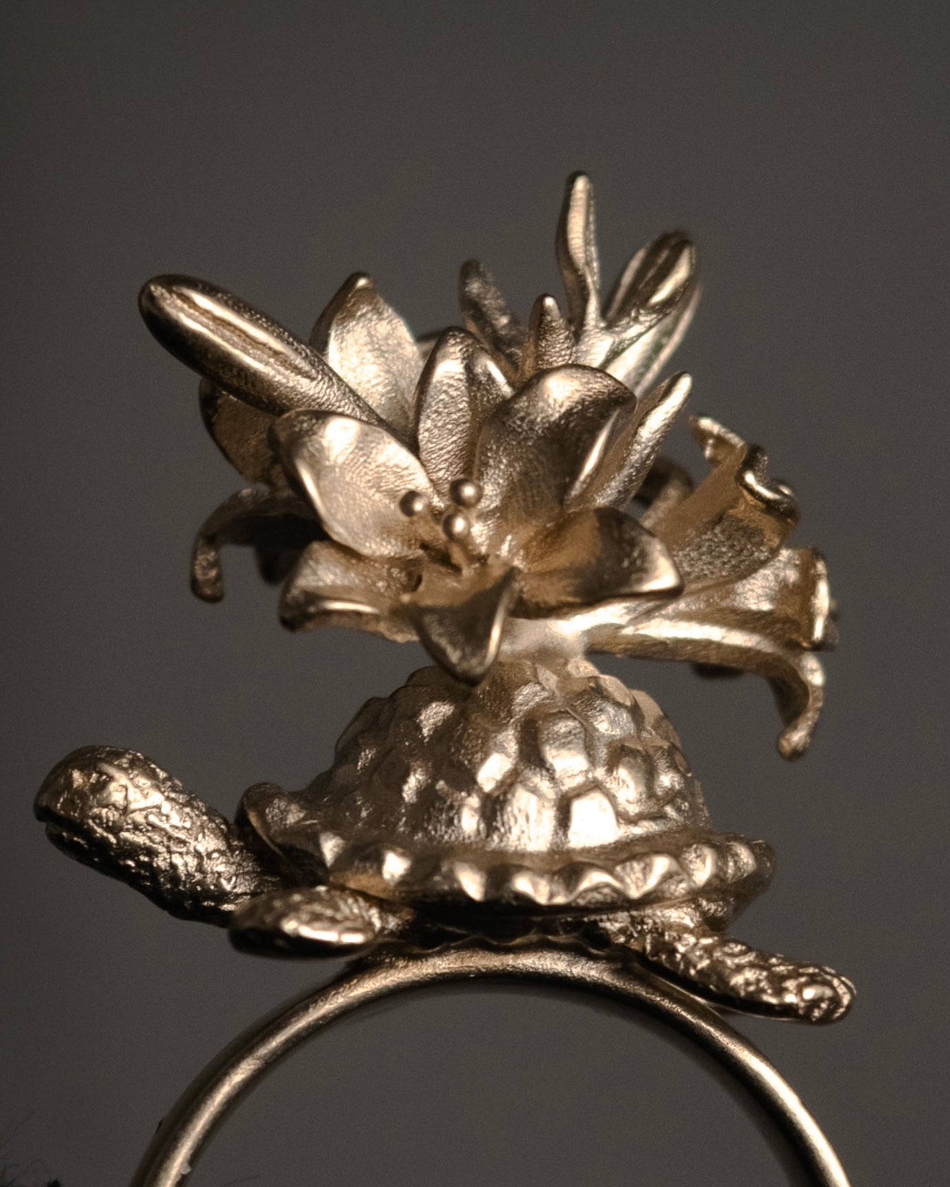 “DIOR” 2010’s sculptural turtle floral motif ring