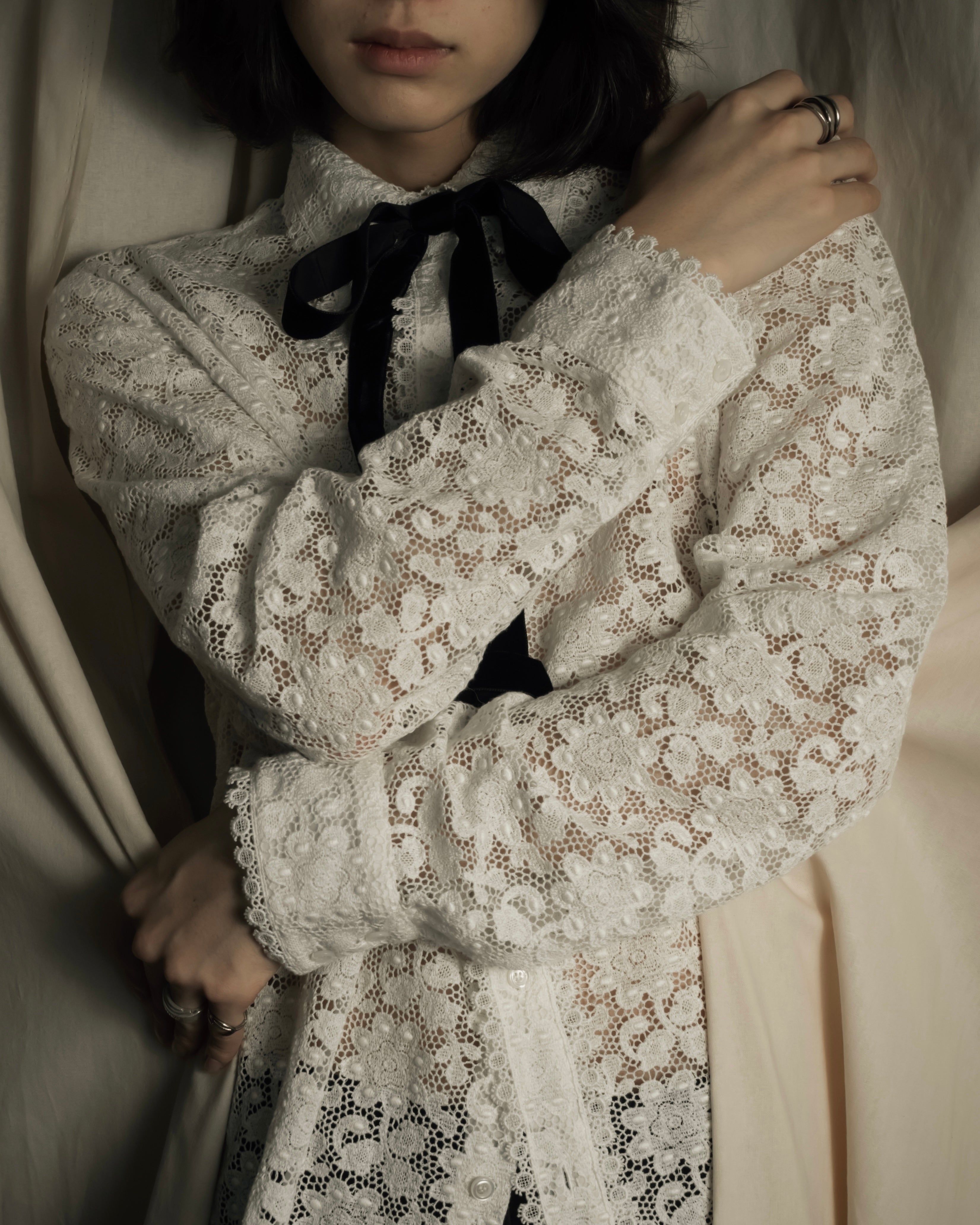 "GUCCI" Michele period floral lace design bow tie shirt