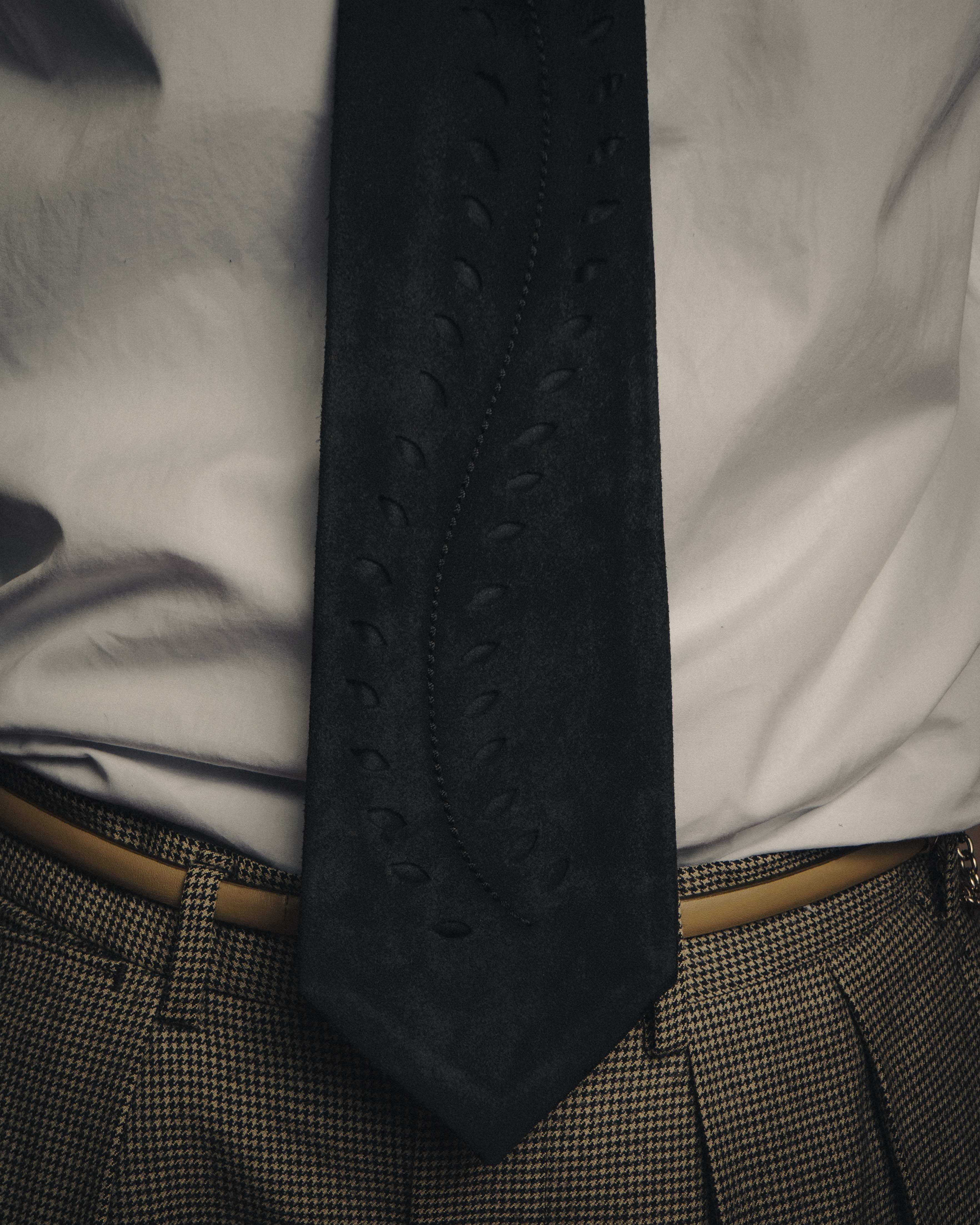 -SPECIAL- “HERMÈS” 2008-18 Suede cutwork leather tie
