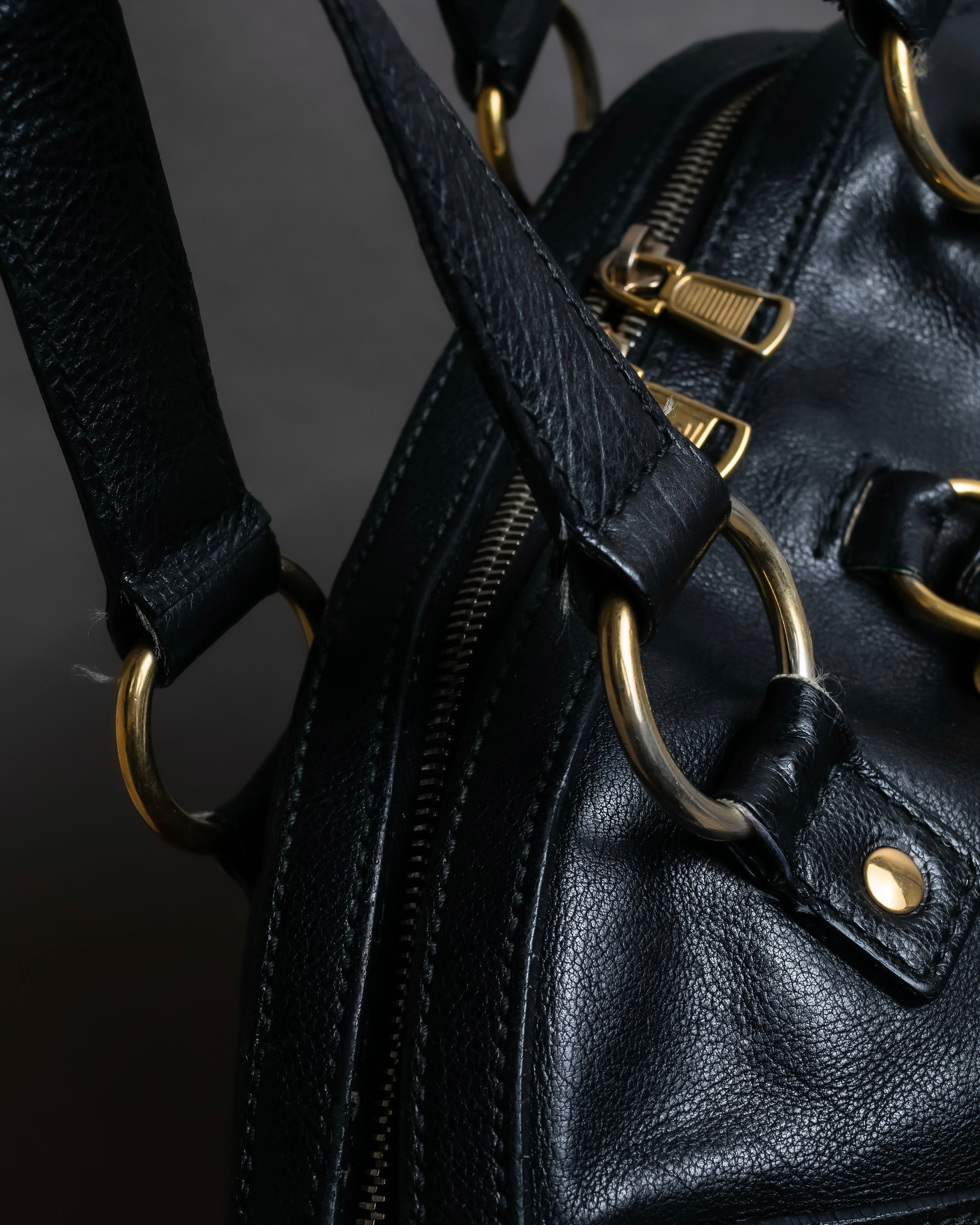 "YVES SAINT LAURENT" Gold parts design Muse toe leather bag