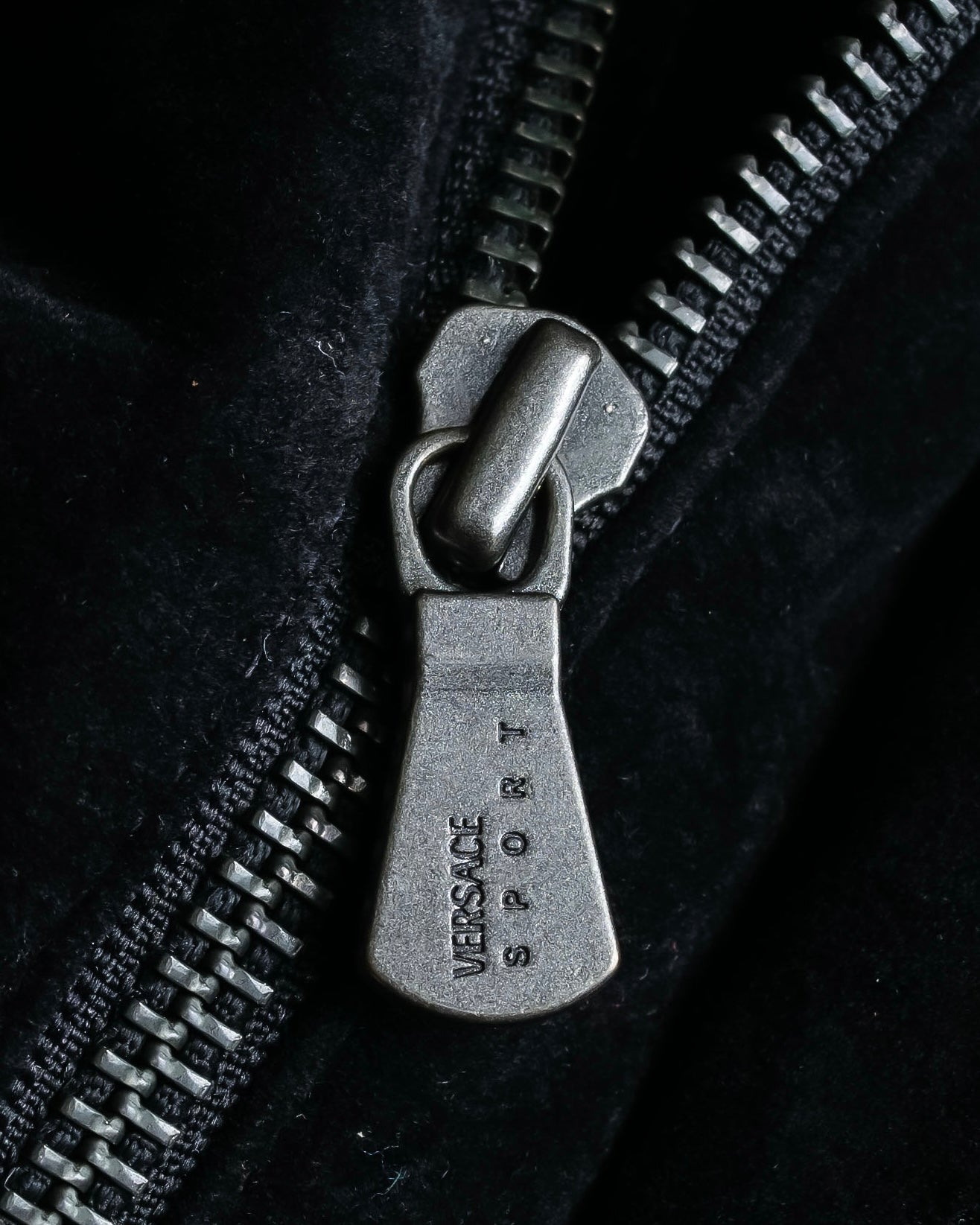 "VERSACE sport"
Stand collar double zipper suede blouson