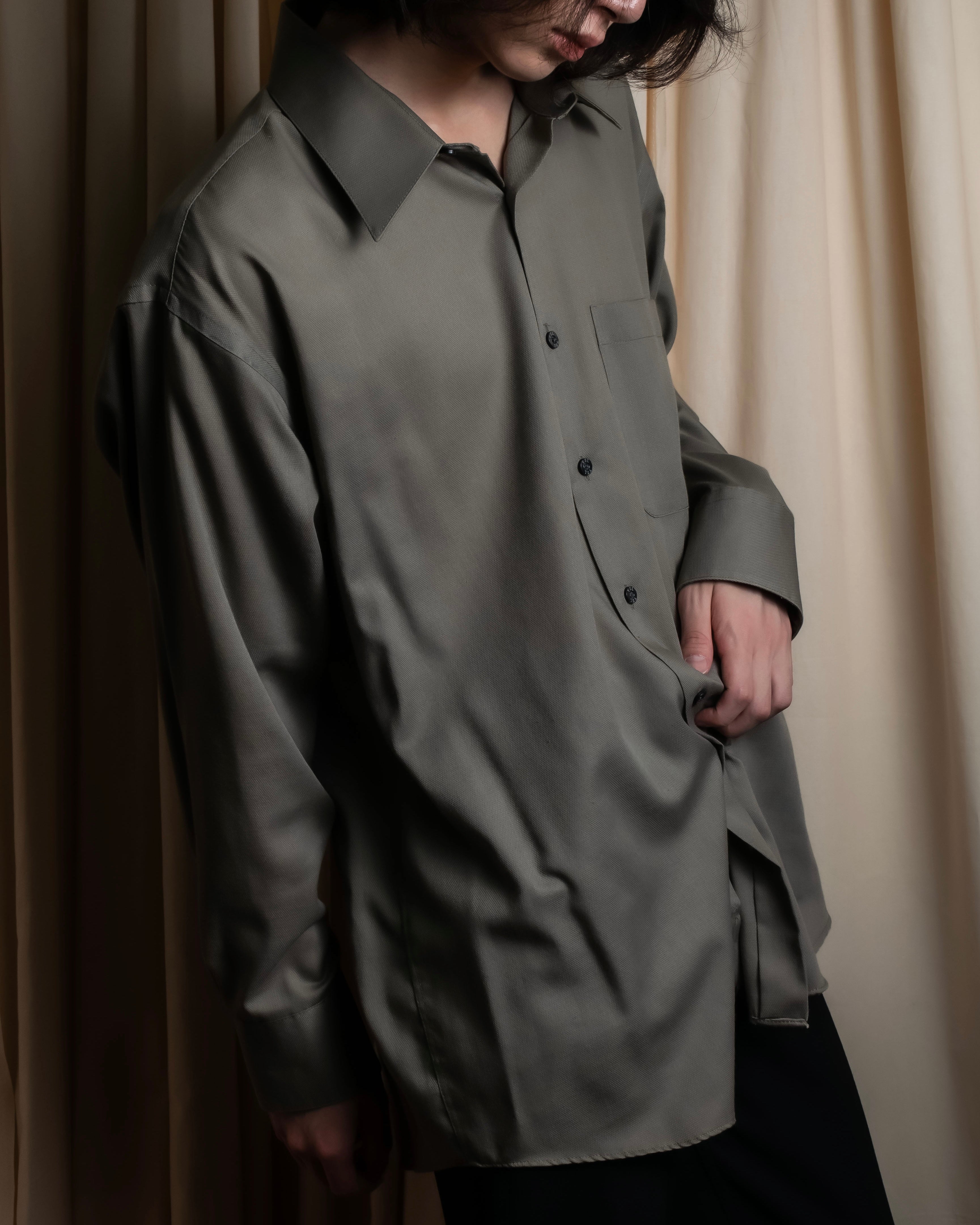 "YVES SAINT LAURENT for men"
Grayish khaki color oversized shirt