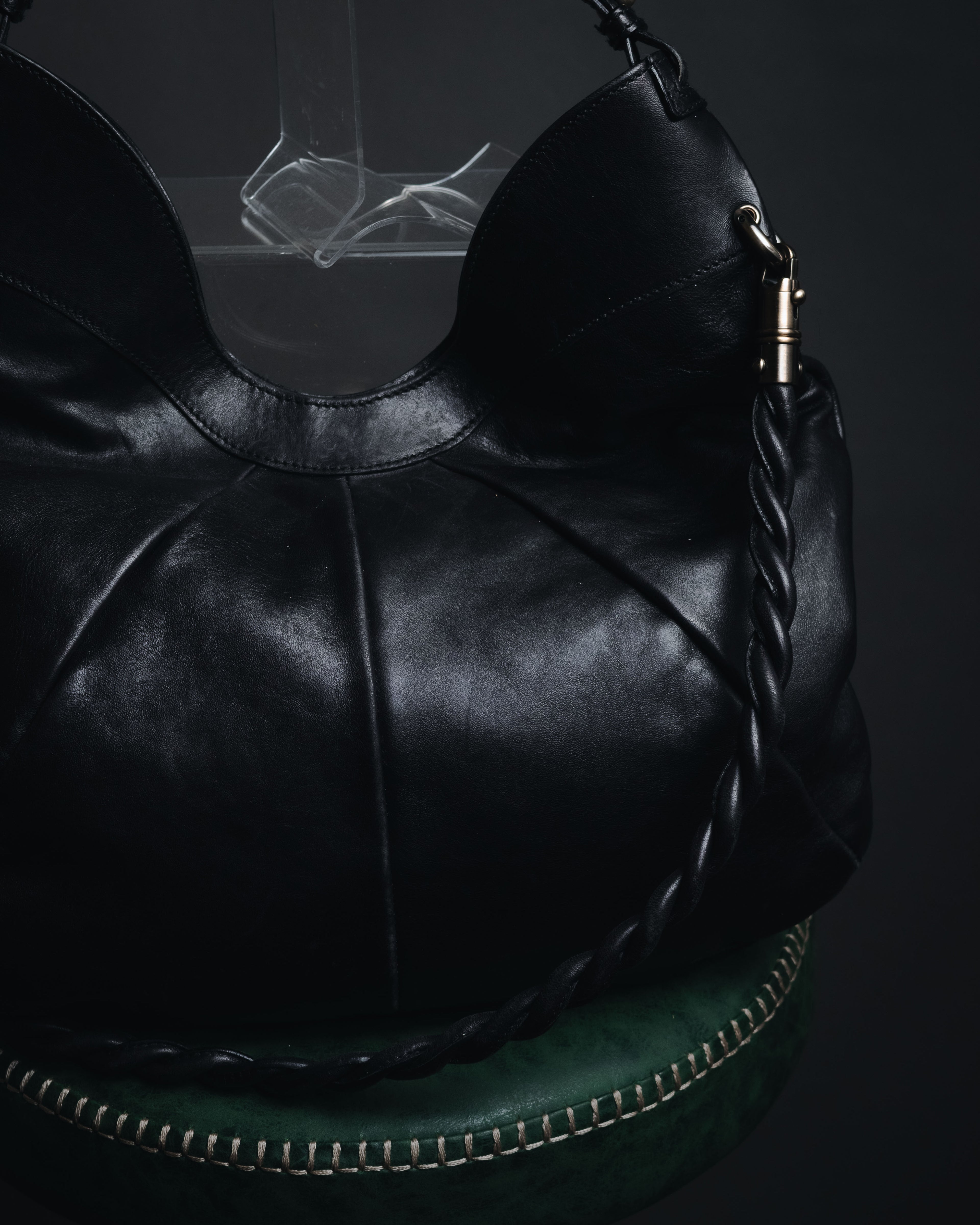 –SPECIAL– "Salvatore Ferragamo"
00’s Gancini gathered leather hobo bag