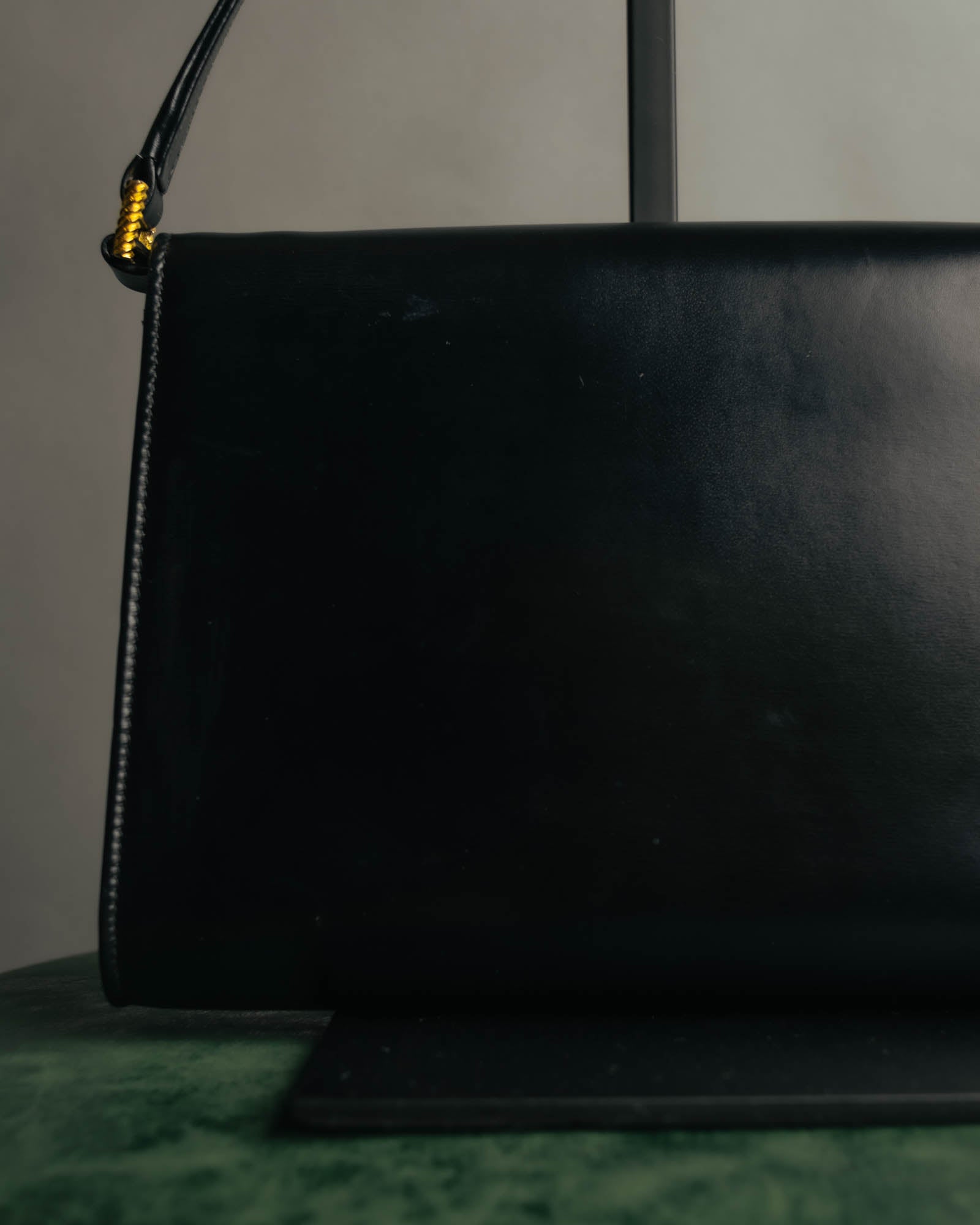 “GUCCI” 80’s-90’s Rope clasp leather shoulder bag