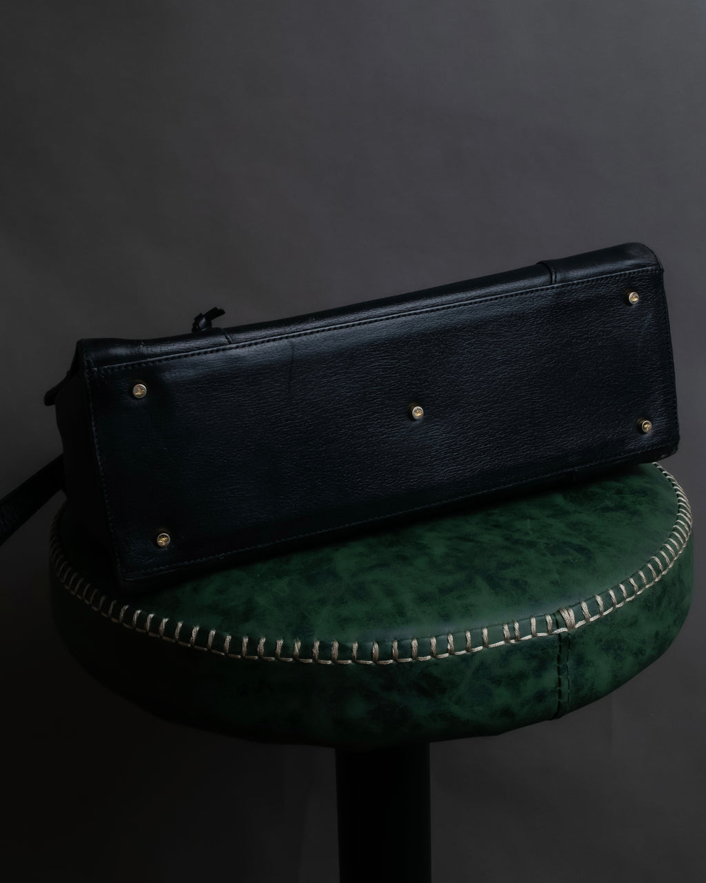 "Vivienne Westwood" Horizontal orb logo engraved hand bag