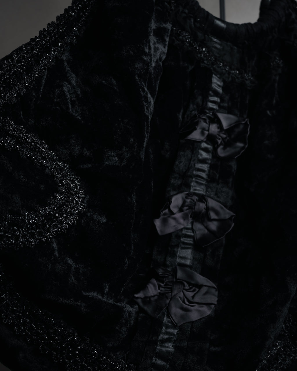 “COMME des GARÇONS” 2005 AW Velvet lace circle handle bag