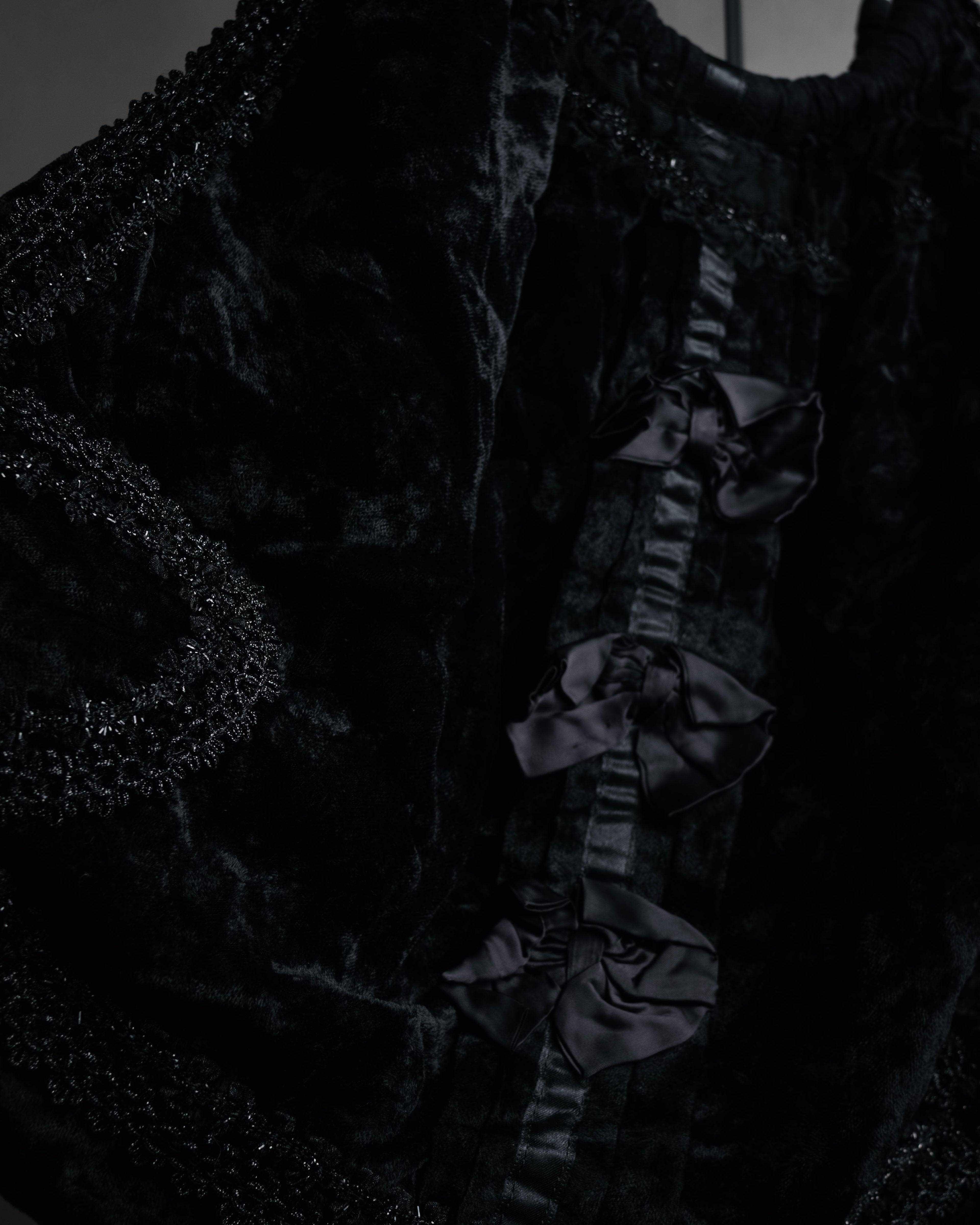 “COMME des GARÇONS” 2005 AW Velvet lace circle handle bag