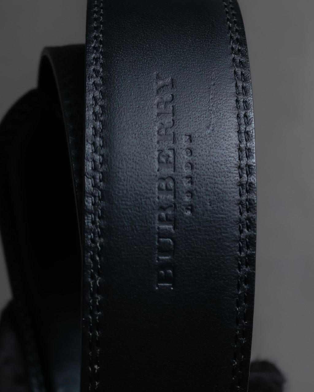 "BURBERRY" Equestrian Knight design leather belt