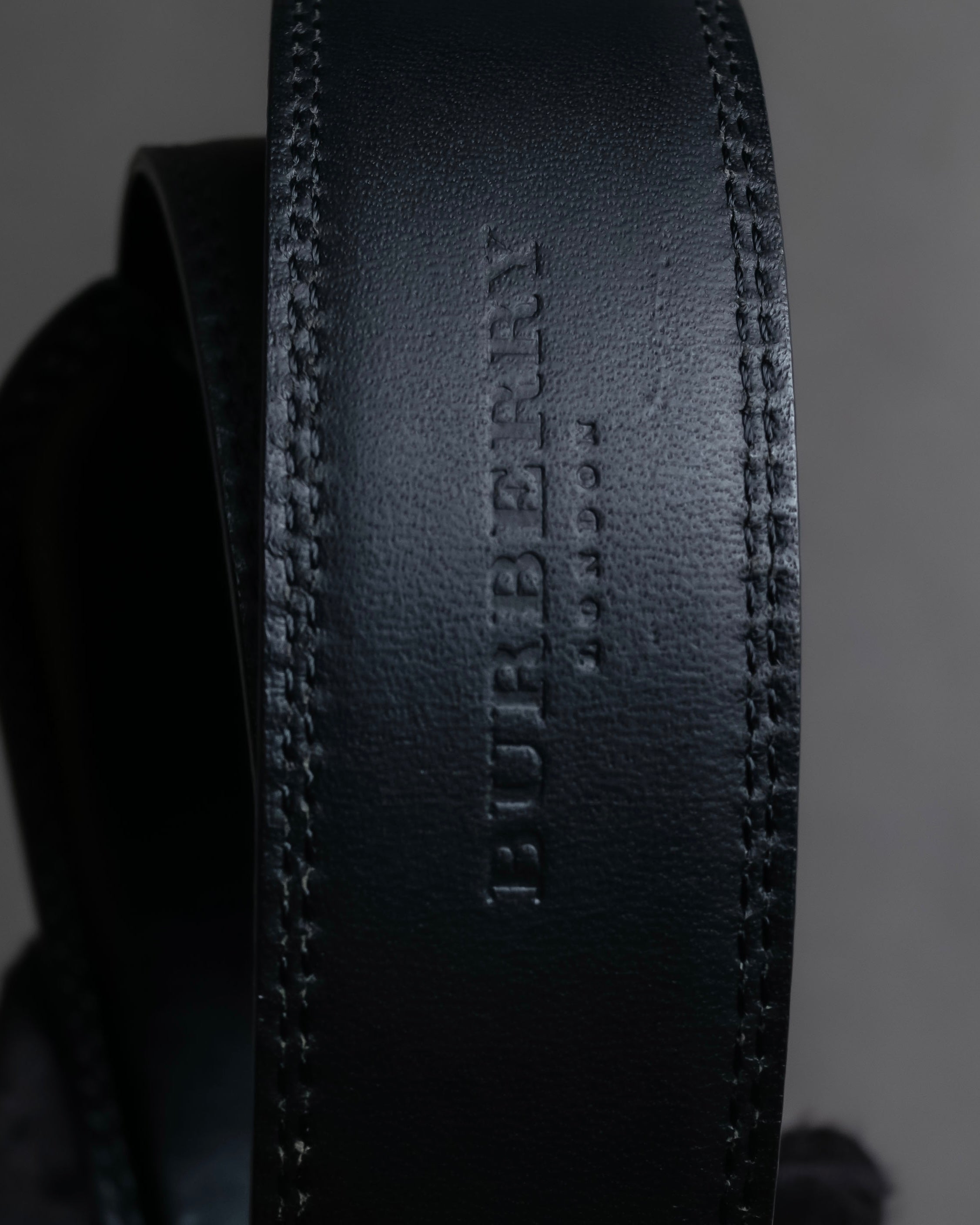 "BURBERRY" Equestrian Knight design leather belt
