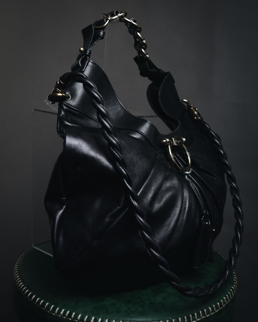 –SPECIAL– "Salvatore Ferragamo"
00’s Gancini gathered leather hobo bag