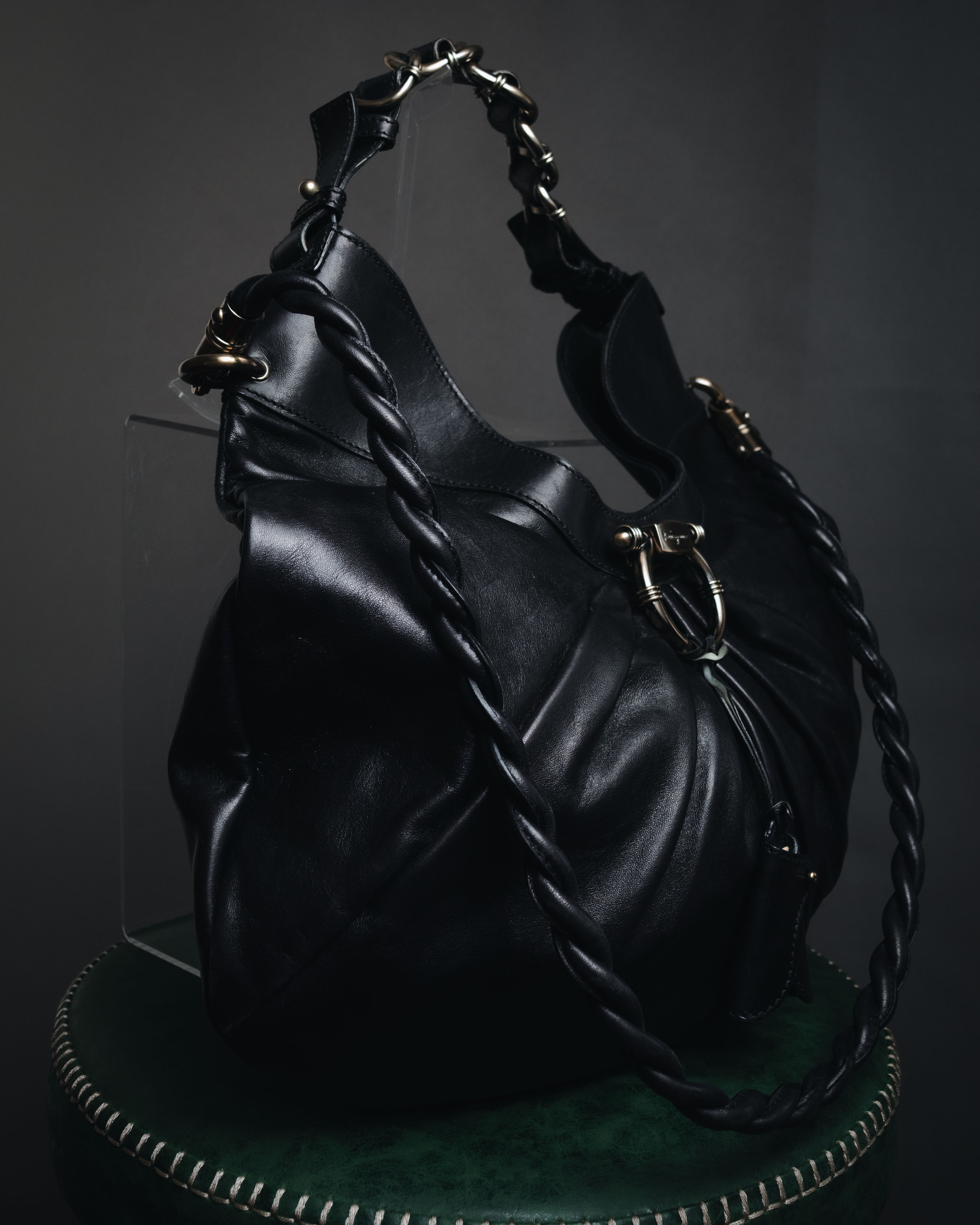 –SPECIAL– "Salvatore Ferragamo"
00’s Gancini gathered leather hobo bag