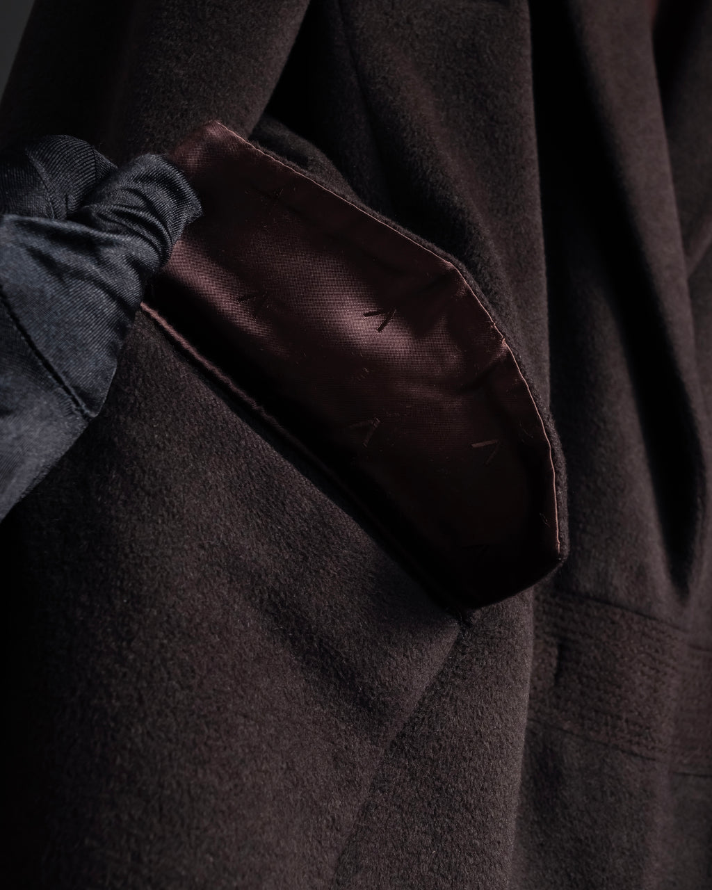 "VALENTINO" Shaped silhouette mocha brown chester coat