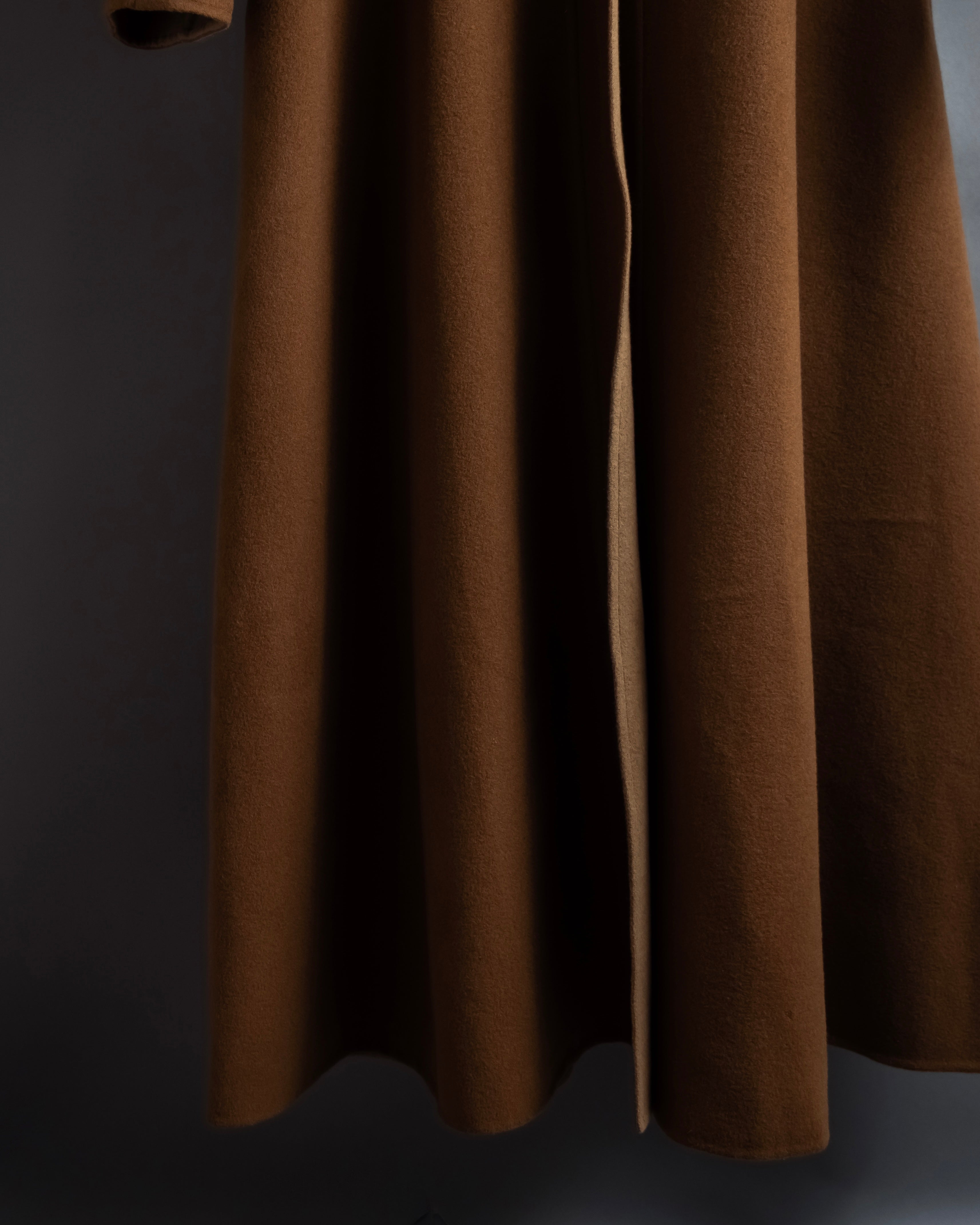 -SPECIAL- "Christian Dior" 80's-90's
Shaped flare silhouette collarless coat