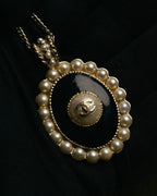 -SPECIAL- “CHANEL” 2017 Cruise Collection Pearl trimmed black pendant necklace