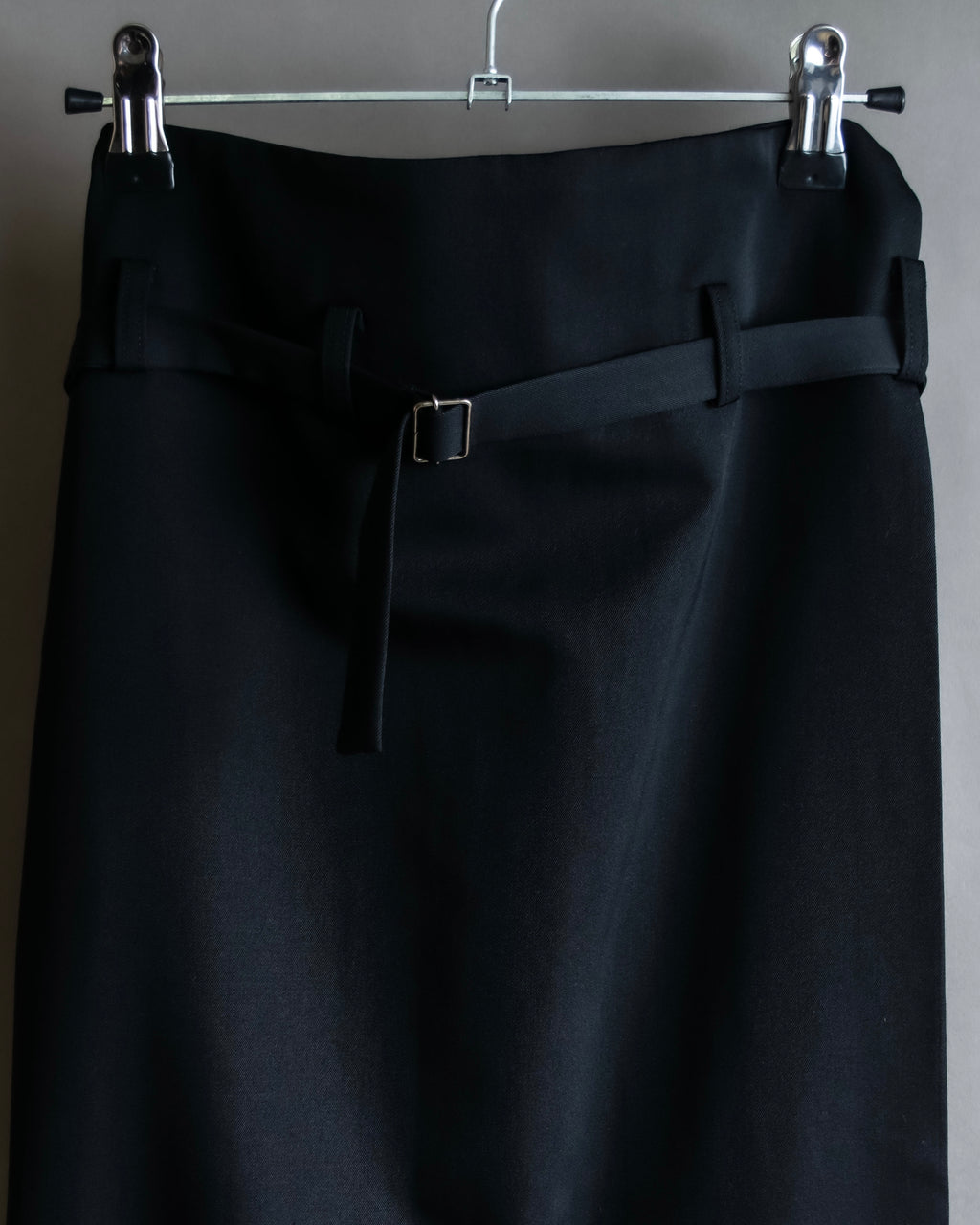 "Y's" Metal fitting belt design cutting maxi skirt