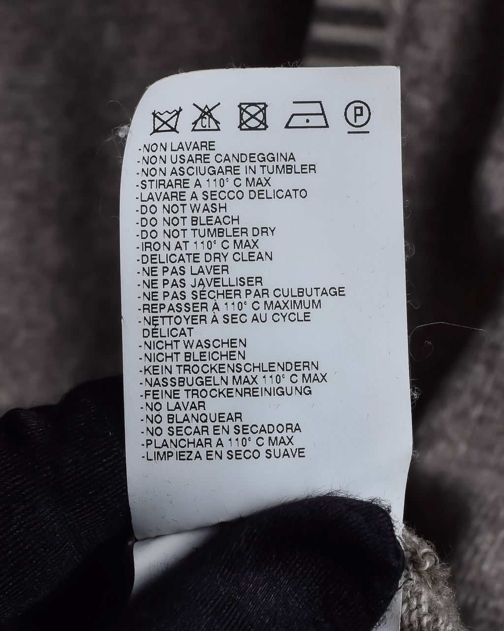 "MAISON MARGIELA" 13AW Patch accented low gauge wool cardigan