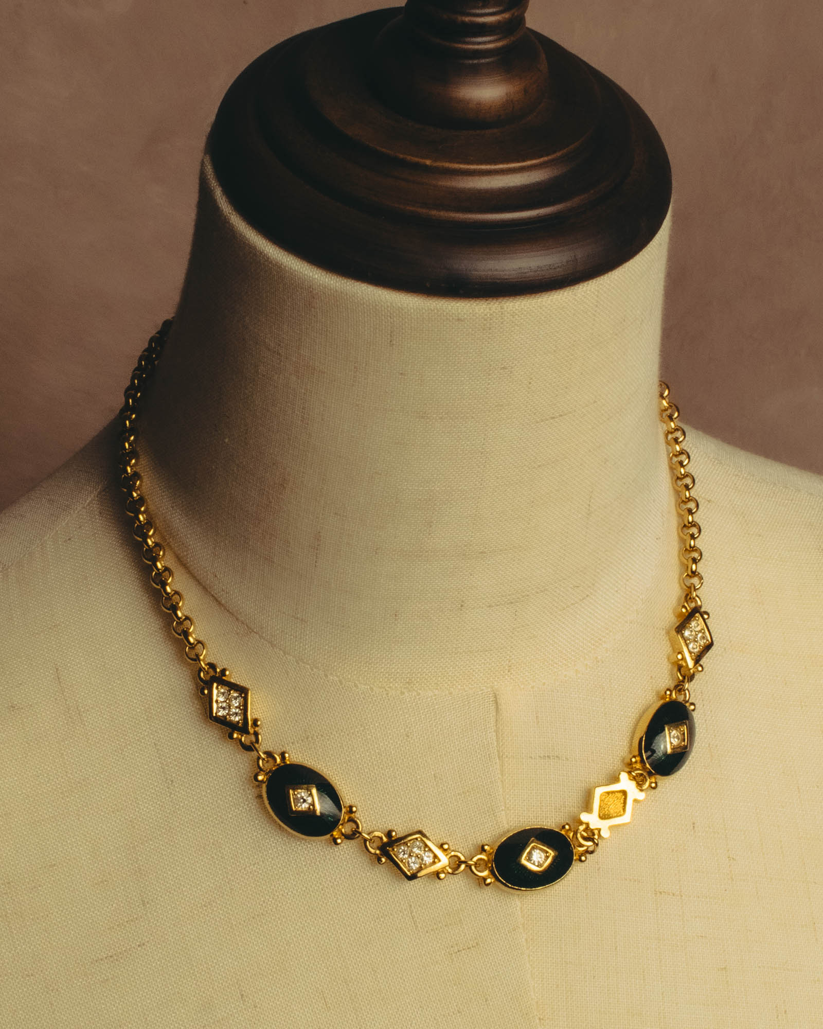 "BURBERRYS" 90's Emerald enamel costume jewelry necklace