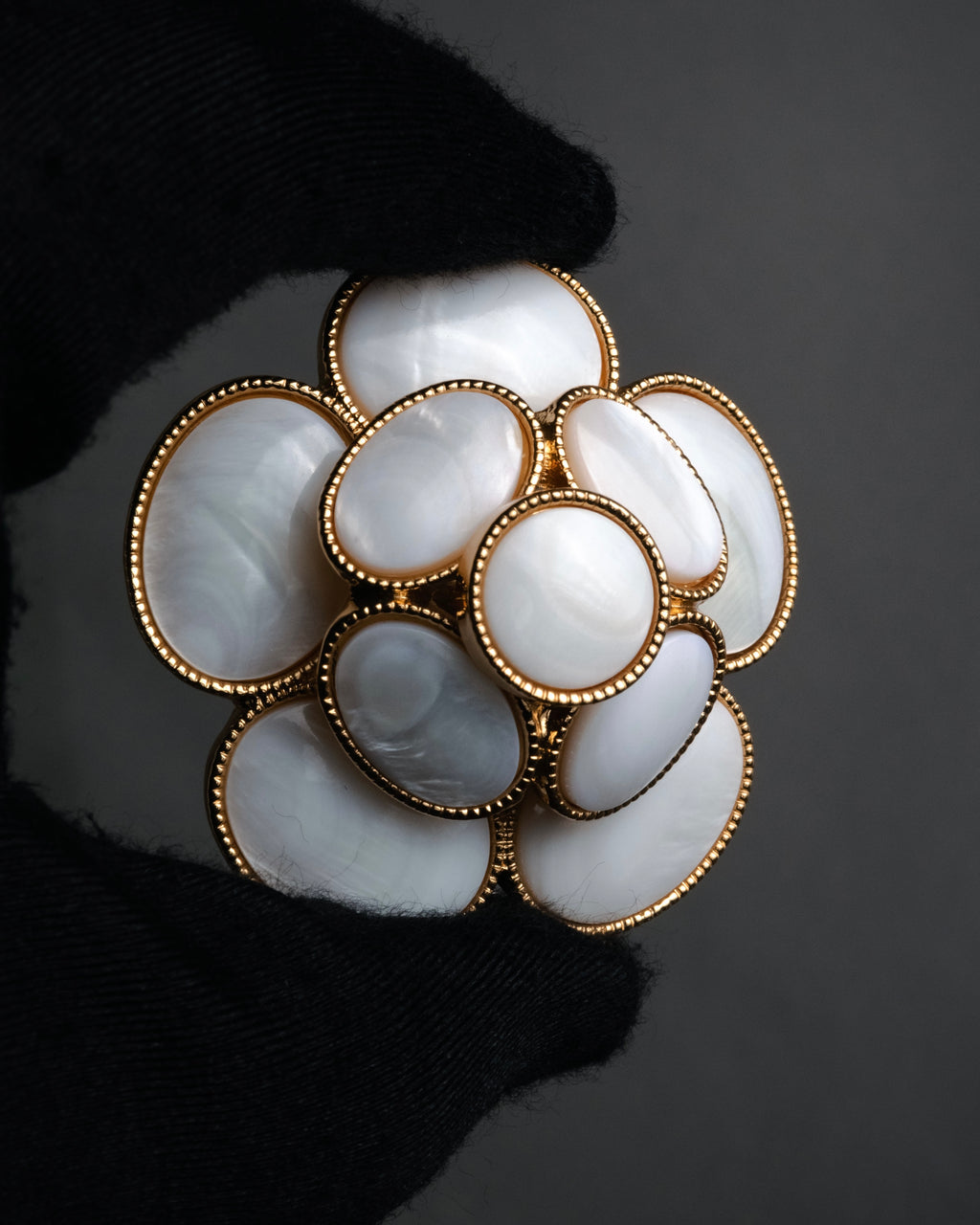 “VETEMENTS” 2017-2021 Archive-referenced mother of pearl flower brooch