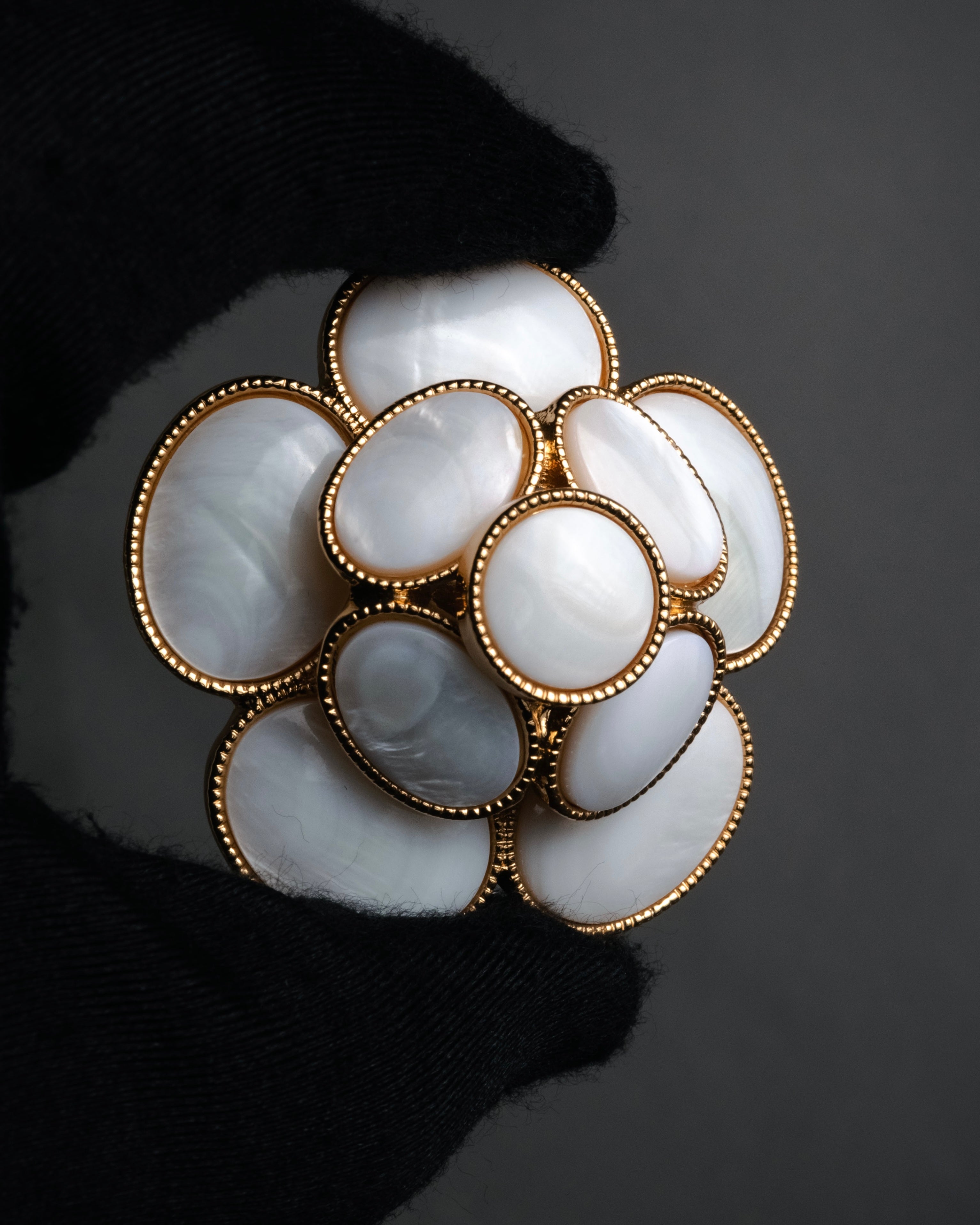 “VETEMENTS” 2017-2021 Archive-referenced mother of pearl flower brooch
