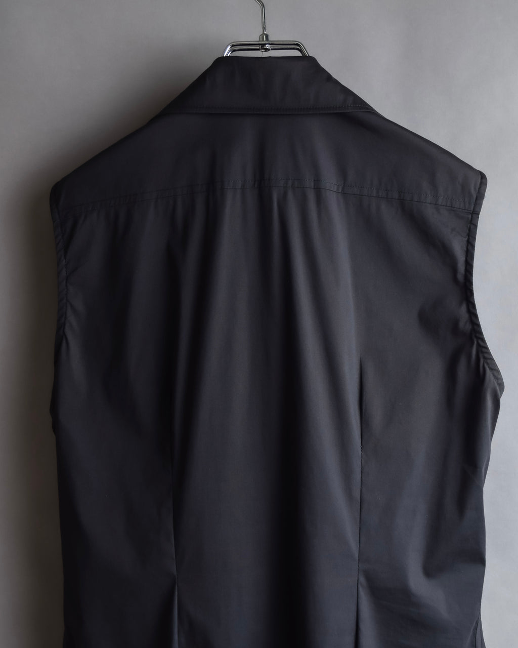 "Yves Saint Laurent Rive Gauche"
Twisted front sleeveless shirt