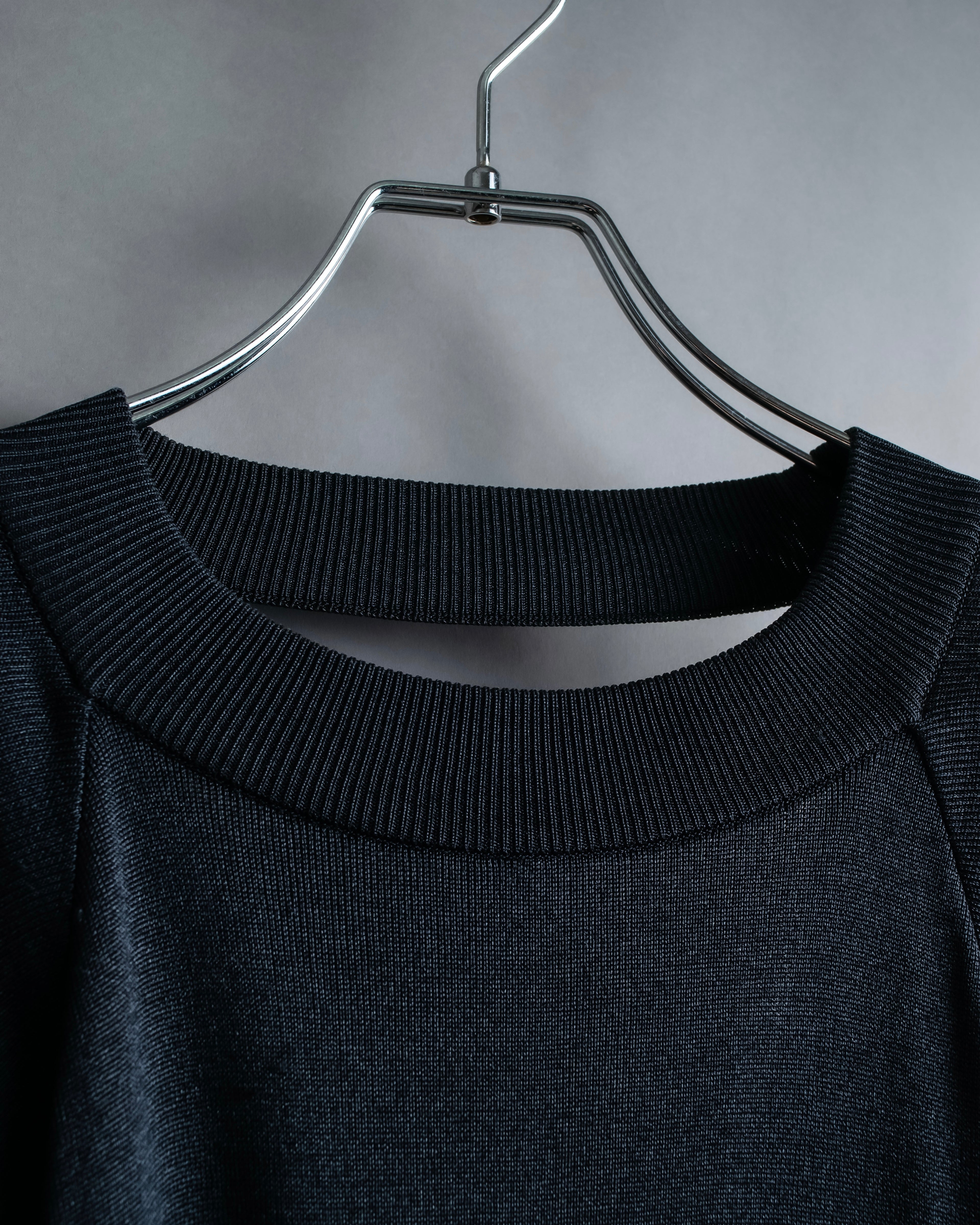 "ISSEY MIYAKE" Open back design pullover and easy pants 
silk fabric set up